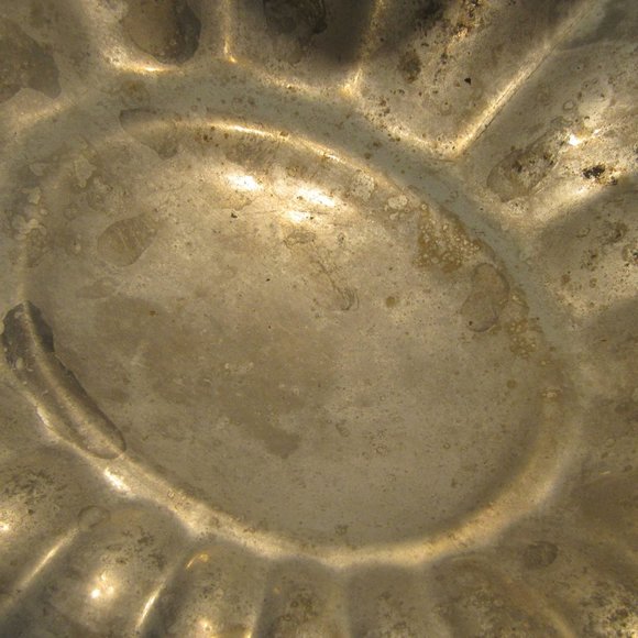 *Reduced* Vintage Hand Molded Pewter Scalloped Oval Platter - Picture 4 of 12